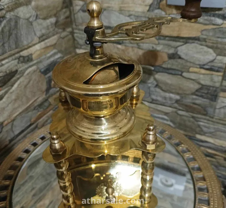 طاحونة قهوة من النحاس الخاص