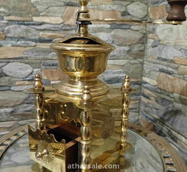 طاحونة قهوة من النحاس الخاص