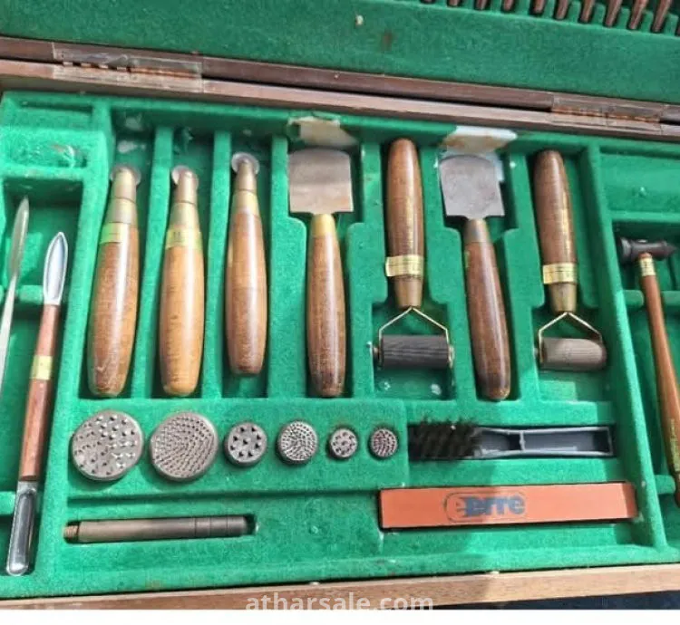 حقيبة نحث ايطالية الصنع  مكان التواجد في ليبيا