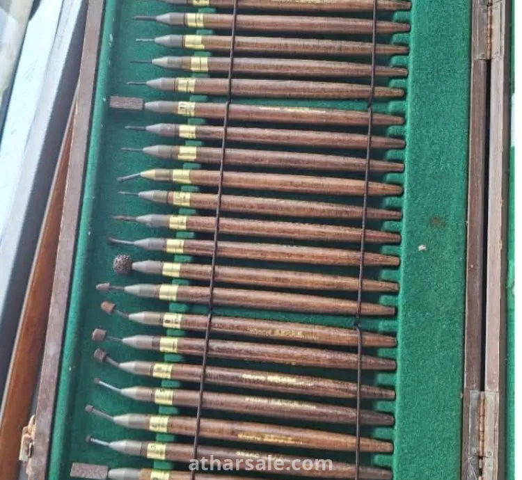 حقيبة نحث ايطالية الصنع  مكان التواجد في ليبيا