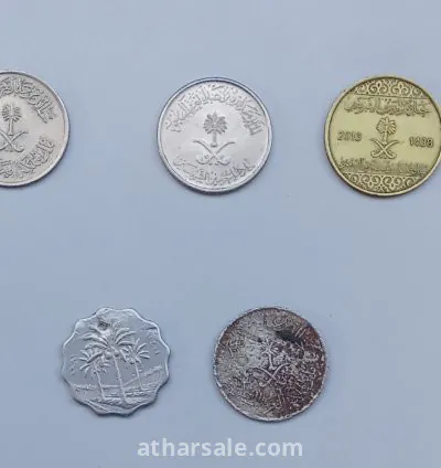 مجموعة من العملات المصرية والعربية