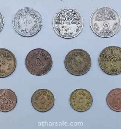 مجموعة من العملات المصرية والعربية