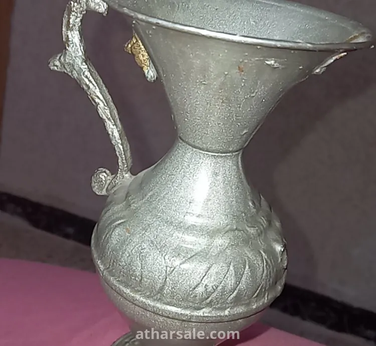 فازا قديمة فاخرة