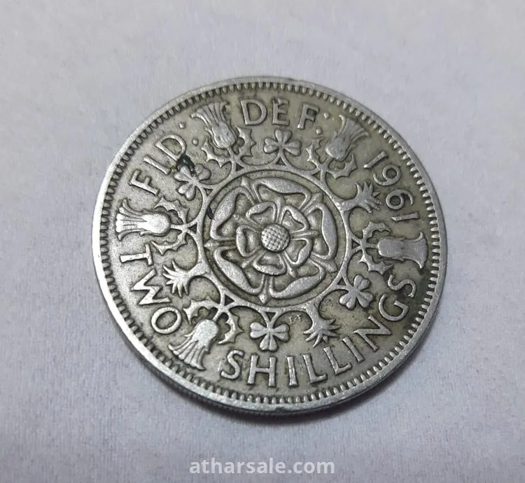 عملة معدنية بريطانية قديمة