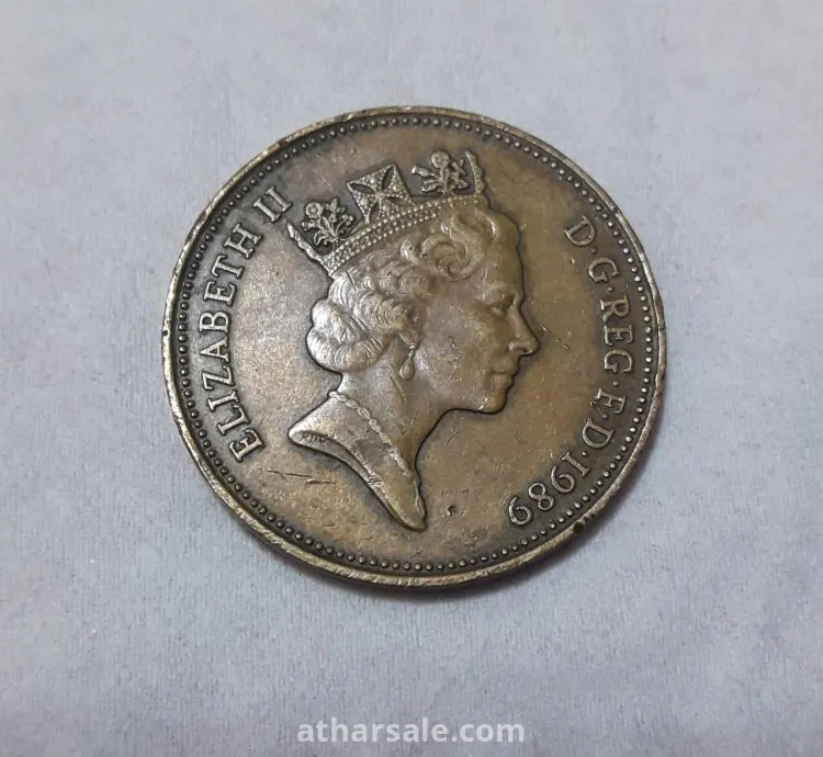 عملة معدنية بريطانية قديمة للملكة اليزابيث