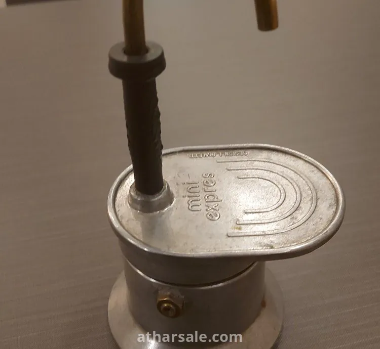 ماكنة تصنيع قهوة اسبرسوا قديمة