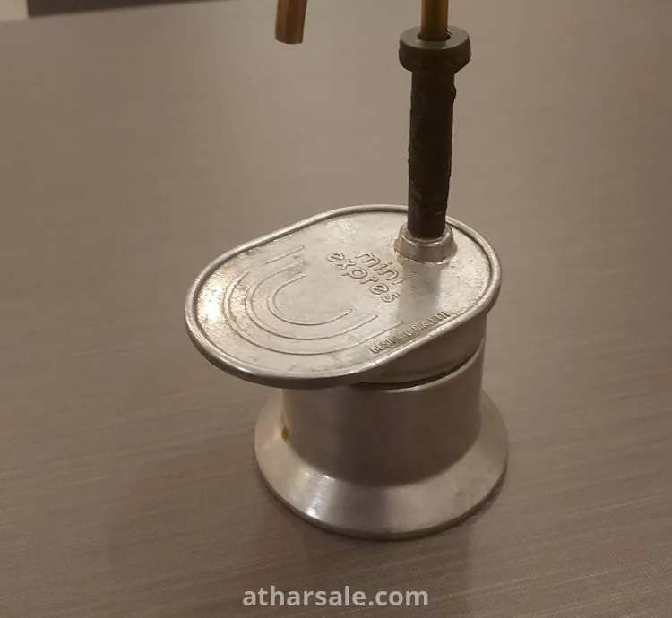 ماكنة تصنيع قهوة اسبرسوا قديمة