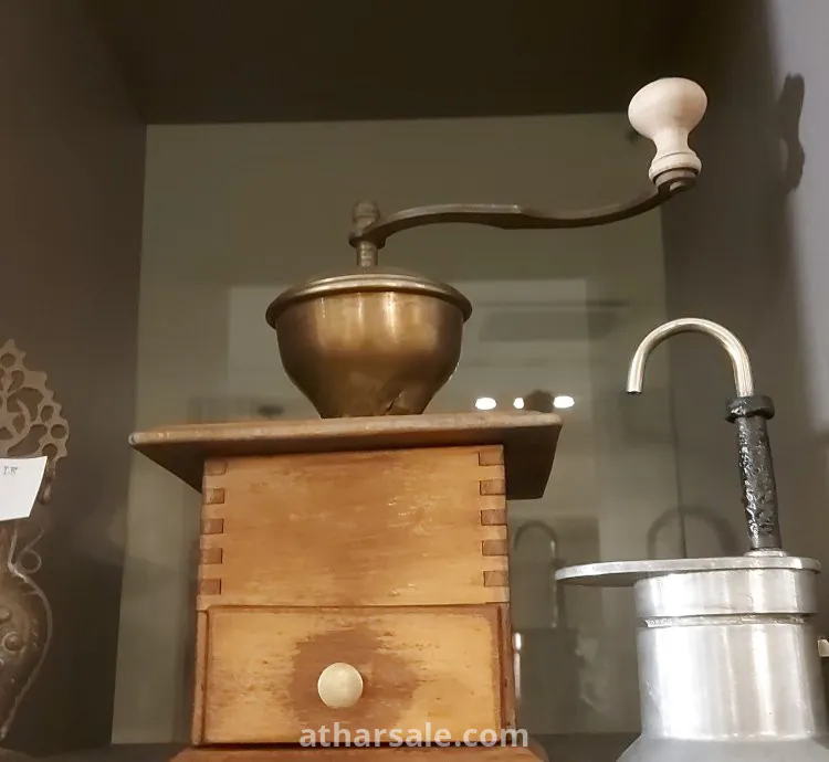 ماكنة تصنيع قهوة اسبرسوا قديمة