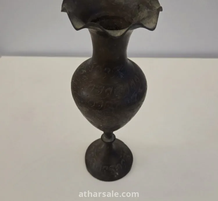 مزهرية نحاس قديمة