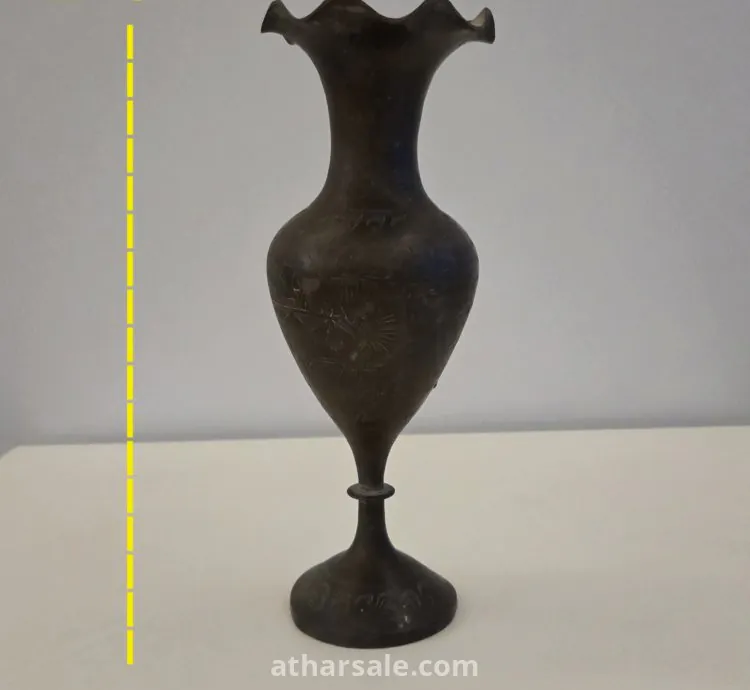 مزهرية نحاس قديمة