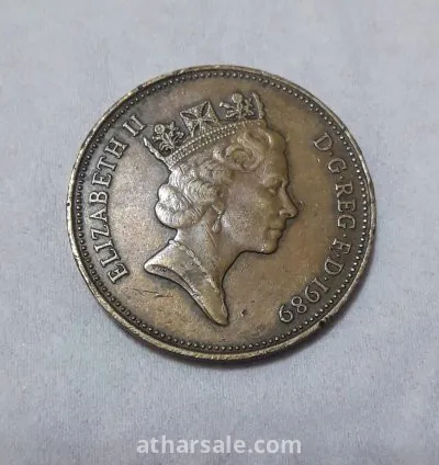 عملة معدنية بريطانية قديمة للملكة اليزابيث
