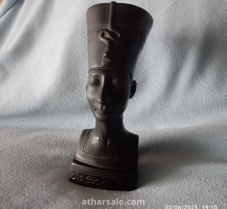 تمثال فرعوني