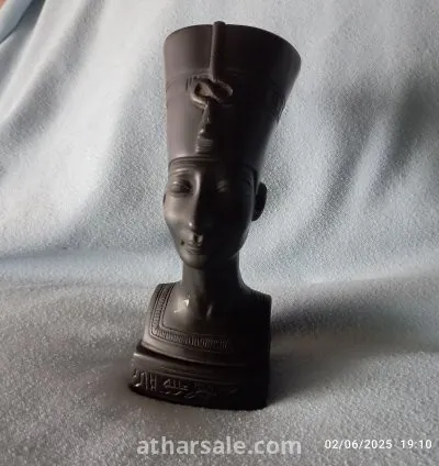 تمثال فرعوني