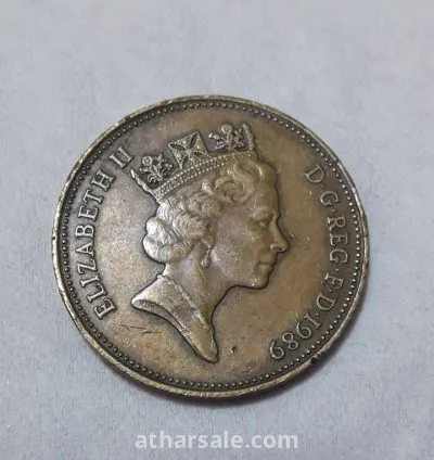 عملة معدنية بريطانية قديمة