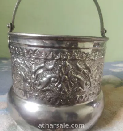 اثاث منزلية من الفضة والنحاس