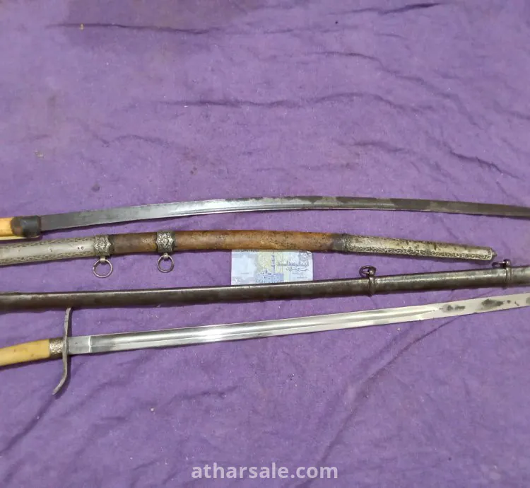 سيف فرنسي ملكي قديم مختوم