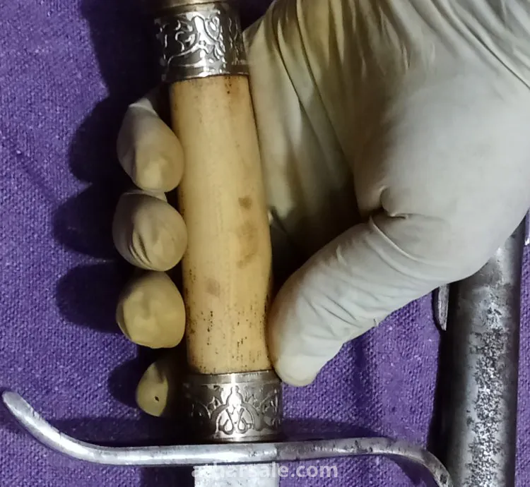 سيف فرنسي ملكي قديم مختوم