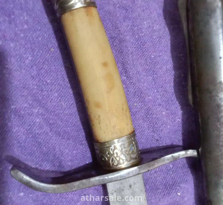 سيف فرنسي ملكي قديم مختوم