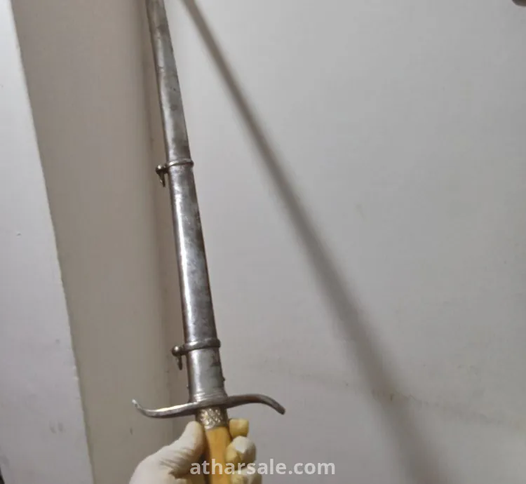 سيف فرنسي ملكي قديم مختوم