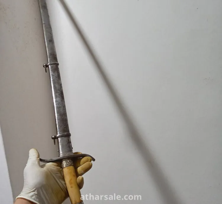 سيف فرنسي ملكي قديم مختوم