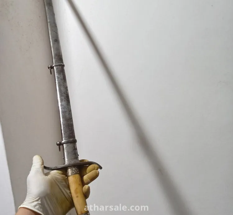 سيف فرنسي ملكي قديم مختوم