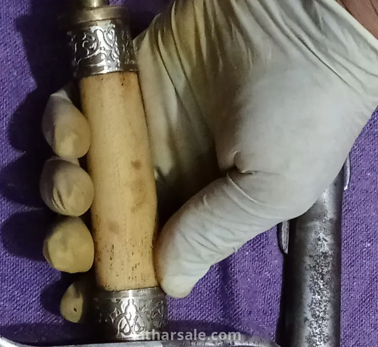 سيف فرنسي ملكي قديم مختوم