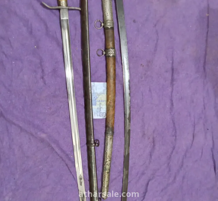 سيف فرنسي ملكي قديم مختوم