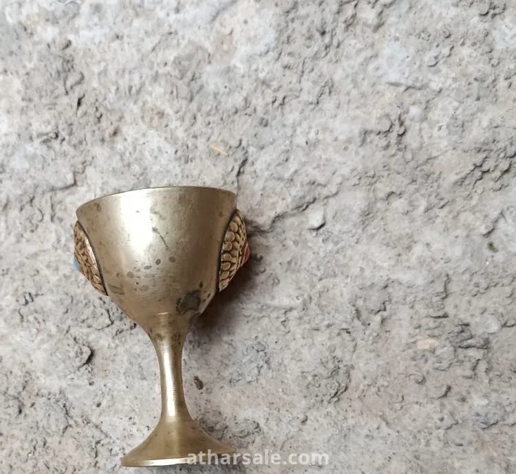 كأس من نحاس ذو زخارف فيروزي