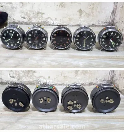 ساعات منيه قديمه صناعه المانيه الشهيره جميعها نضيفه ومازالت تعمل الجرس معا الوقت