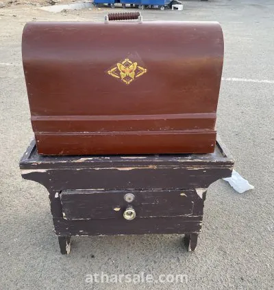 مكينه خياطه قديمه بكامل محتواها 5