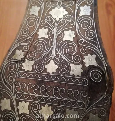 An old and heavy tray  with high silver plating. 11