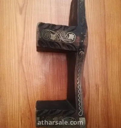 An old and heavy tray  with high silver plating. 8