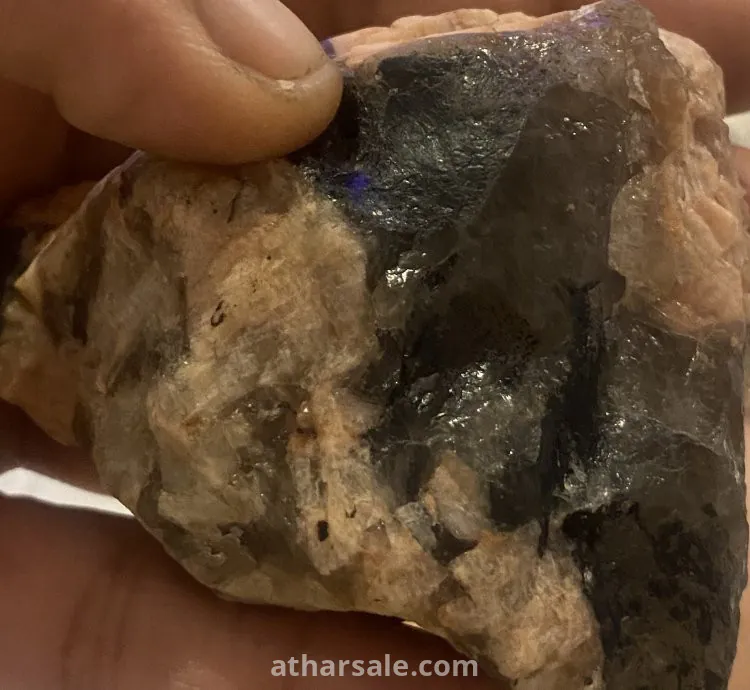 high-quality gemstones Raw sapphire stone