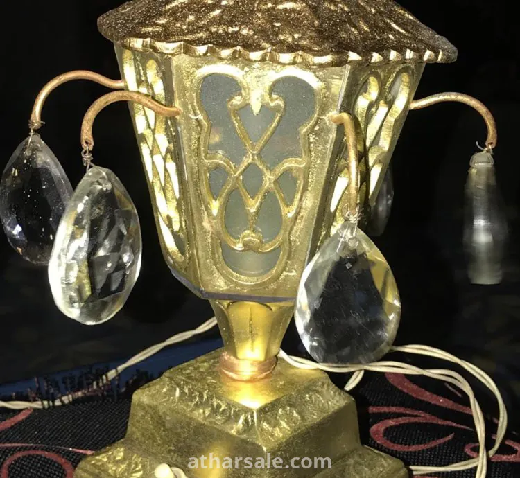 فانوس نحاس قديم متلمع