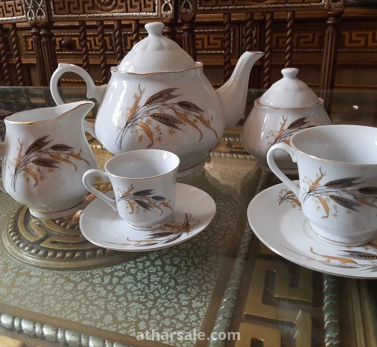 طقم شاى وقهوة ٢٨ قطعه عمره اكتر من ٣٠ سنه