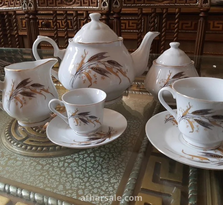 طقم شاى وقهوة ٢٨ قطعه عمره اكتر من ٣٠ سنه