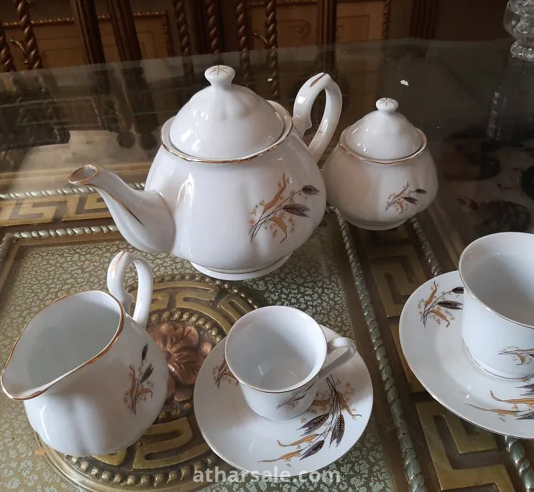 طقم شاى وقهوة ٢٨ قطعه عمره اكتر من ٣٠ سنه