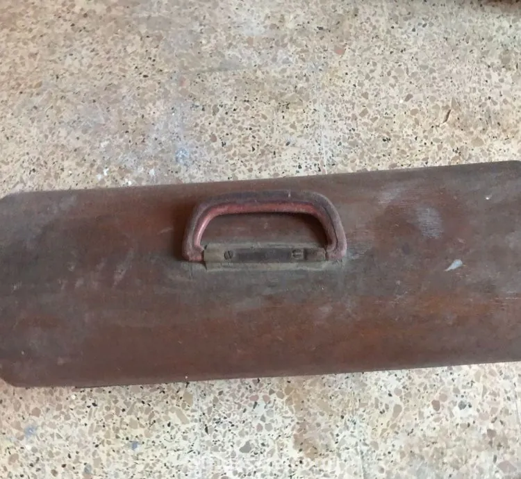 مكنه خياطه سنجر الاصليه عمرها اكتر من ٦٠ سنه شغاله