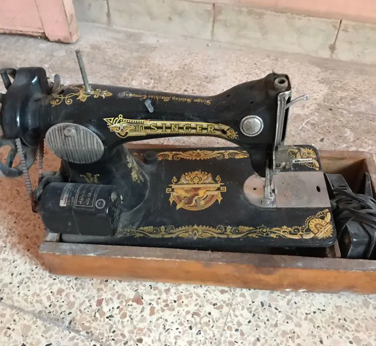 مكنه خياطه سنجر الاصليه عمرها اكتر من ٦٠ سنه شغاله