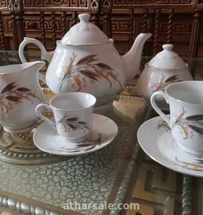 طقم شاى وقهوة ٢٨ قطعه عمره اكتر من ٣٠ سنه