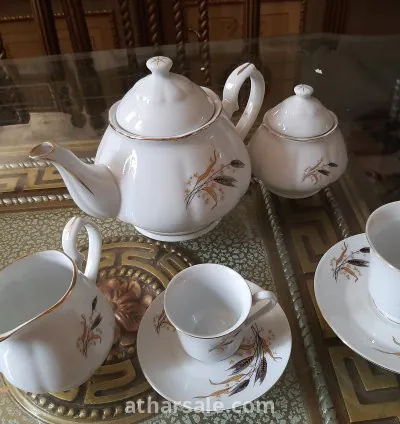 طقم شاى وقهوة ٢٨ قطعه عمره اكتر من ٣٠ سنه