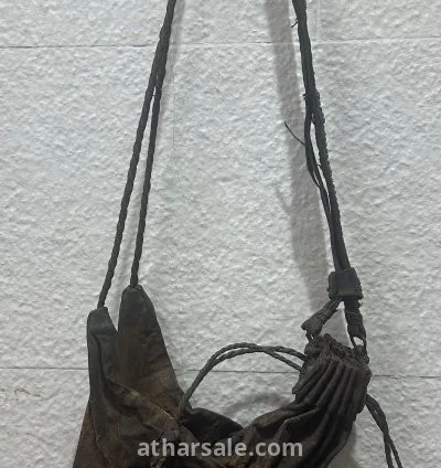 شنطة كتف (قطعه قديمة ونادره)
