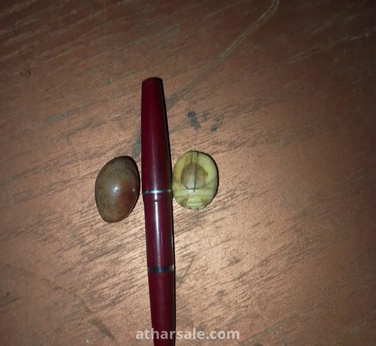 قلم حبر مميز وقديم  يرجع عمره الي  اكثر 65 عام مصنوع من البلاستيك الغير قابل للخدش بحاله جيده جدا وقابل للاستخدام