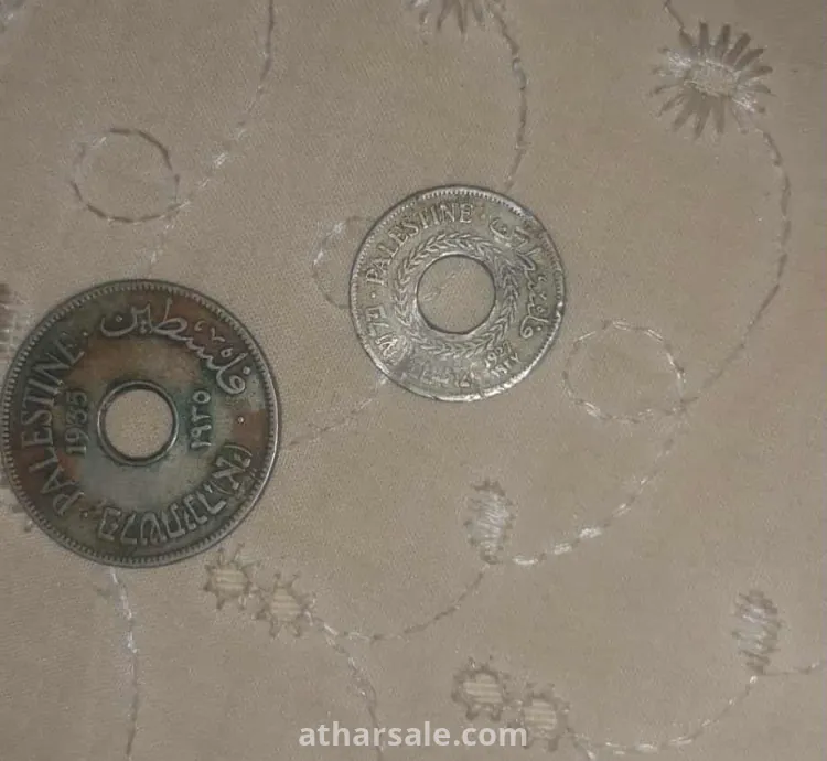 عملتين فلسطينة قديمة موجدات في سوريا-دمشق
