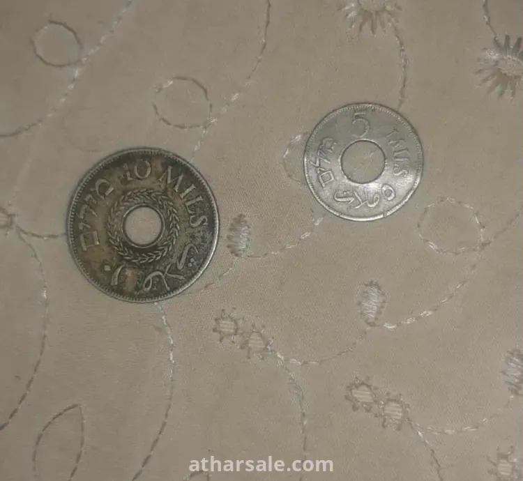 عملتين فلسطينة قديمة موجدات في سوريا-دمشق
