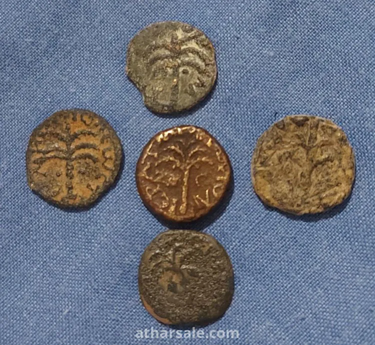 مجموعة من العملات اليهودية القديمة