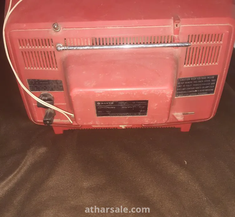 تلفاز  قديم بالأبيض والأسود