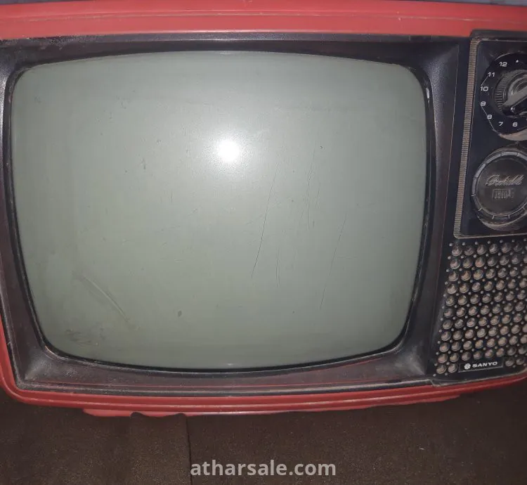 تلفاز  قديم بالأبيض والأسود