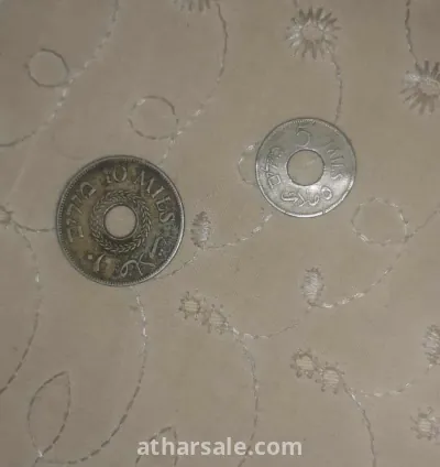 عملتين فلسطينة قديمة موجدات في سوريا-دمشق