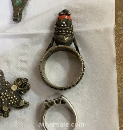 Antique beauty accessories and purple quartz stone 3